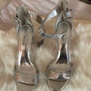 Sequin size 11 heel